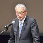 　岐阜県中津川市で講演する自民党の古屋選対委員長＝２１日午後