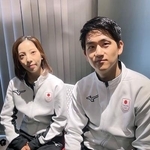 　全日本選手権閉幕から一夜明け、取材に応じる、フィギュアスケートのミラノ・コルティナ冬季五輪代表の三浦璃来（左）、木原龍一組＝２２日、東京都内