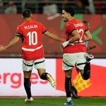 　得点を挙げたエジプトのサラー（左）＝２２日（ＡＰ＝共同）