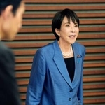 　共同通信加盟社編集局長会議での講演を終え、引き揚げる高市首相＝２３日午後、東京・東新橋