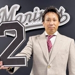 　契約交渉を終え、ポーズをとるロッテ・益田＝２４日、ＺＯＺＯマリン