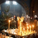 　２４日、ウクライナの首都キーウにある聖ミハイル黄金ドーム修道院で執り行われた礼拝（共同）