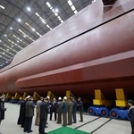 　北朝鮮メディアが公開した原子力潜水艦の建造事業。金正恩朝鮮労働党総書記が視察した（朝鮮中央通信＝共同）