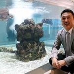 　「ニフレル」開業時から運営を任されている小畑洋さん＝大阪府吹田市