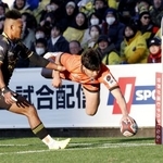 　東京ベイ-東京ＳＧ　後半、トライを決める東京ベイ・木田（右）＝秩父宮