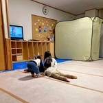 　能登半島地震で開設された妊産婦や乳幼児専用の避難所＝２０２４年、石川県輪島市（ＤＭＡＴ提供）