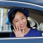 　皇居に入られる秋篠宮家の次女佳子さま＝２９日午前、半蔵門