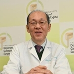 　取材に応じる岡山大の藤原俊義教授＝１９日、岡山市北区