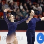 　フィギュアスケートのＧＰシリーズ第６戦、フィンランディア杯で演技後にあいさつするミネルバファビエンヌ・ハゼ（左）、ニキータ・ボロディン組＝１１月、ヘルシンキ（共同）