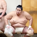 　２０２５年最後の稽古を行った琴桜＝千葉県松戸市の佐渡ケ嶽部屋