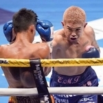 　３回、マイケル・オルドスゴイッティを攻める井岡一翔＝大田区総合体育館