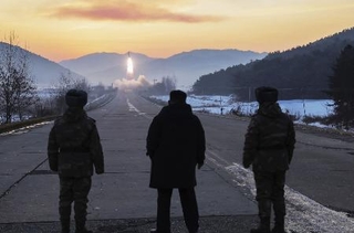 　北朝鮮の朝鮮人民軍が４日に行った極超音速ミサイルの発射訓練＝平壌（朝鮮中央通信＝共同）