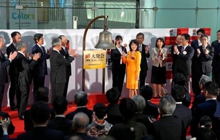 　東京証券取引所で開かれた大発会＝５日午前、東京・日本橋兜町