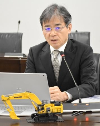　取材に応じるコマツの今吉琢也社長＝２０２５年１２月、東京都港区