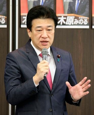 　熊本市内で開かれた自民党会合であいさつする木原官房長官＝１７日午前