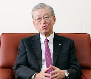 　インタビューに応じる日本ガス協会の内田高史会長