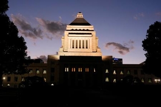 　国会議事堂＝２２日夕