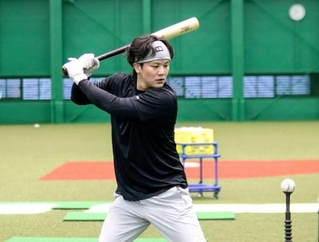 　打撃練習する阪神・伏見＝ＳＧＬ尼崎