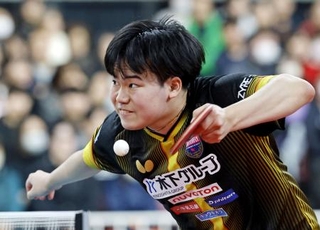 　男子シングルスで準決勝に進んだ松島輝空＝東京体育館