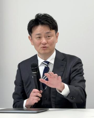 　記者会見する卓球男子日本代表元監督の倉嶋洋介氏＝２７日、東京都内