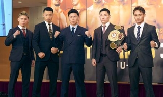 　ボクシング世界戦と挑戦者決定戦が決まり、写真に納まる（左から）飯村樹輝弥、増田陸、岩田翔吉、松本流星、高田勇仁＝２７日、東京都文京区