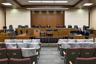 　「餃子の王将」社長射殺事件の初公判が行われた京都地裁の法廷＝昨年１１月