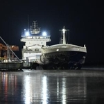　フィンランドの港に停泊する拿捕された船＝１２月３１日（ロイター＝共同）