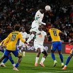 　アフリカ選手権１次リーグのコートジボワール戦で得点を許すガボン＝昨年１２月３１日、マラケシュ（ＡＰ＝共同）