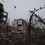 　ロシアによる攻撃で被害を受けたウクライナ東部ドネツク州コンスタンチノフカ＝昨年１２月（ロイター＝共同）