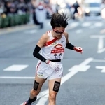 　５位でゴールする中大の吉中祐太＝東京・大手町