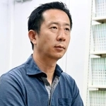 　取材に応じる桜井義也弁護士＝名古屋市