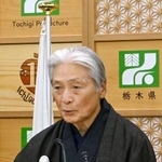 　年頭記者会見に臨む栃木県の福田富一知事＝６日午後、栃木県庁