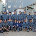 　北大東製糖で働く特定技能のインドネシア人＝２０２５年１２月、沖縄県・北大東島