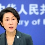 　記者会見する中国外務省の毛寧報道局長＝７日、北京（共同）