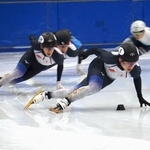 　練習を公開した宮田将吾（手前）＝長野県帝産アイススケートトレーニングセンター