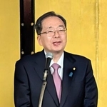 　党会合であいさつする公明党の斉藤代表＝８日午後、神戸市