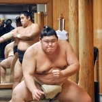 　佐渡ケ嶽部屋に出稽古し、すり足を繰り返す大の里＝７日、千葉県松戸市