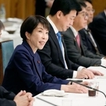 　政府与党連絡会議で発言する高市首相（左から２人目）＝９日午後、首相官邸