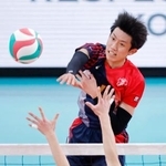 　雄物川-東山　第２セット、スパイクを決める東山・岩田＝東京体育館