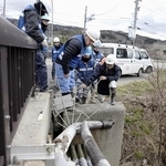　能登半島地震で被災した水道管の復旧作業＝２０２４年２月、石川県輪島市門前町
