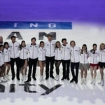 　フィギュアスケートのミラノ・コルティナ冬季五輪米国代表に決まった選手＝１１日、セントルイス（ＡＰ＝共同）