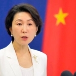 　記者会見する中国外務省の毛寧報道局長＝１２日、北京（共同）