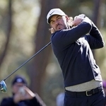 　２０２３年１１月１８日、ダンロップ・フェニックス第３日、ショットを放つブルックス・ケプカ＝宮崎県・フェニックスＣＣ