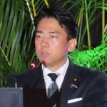 　米ハワイで開かれた国際会議で講演する小泉防衛相＝１２日（共同）