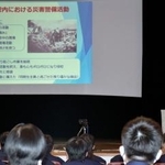 　阪神大震災の現場で活動した教訓を講話する兵庫県警公安２課の小牧朋弘次席兼調査官＝１３日午後、兵庫県芦屋市