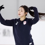 　公開練習で調整するフィギュアスケート女子の中井亜美＝千葉県船橋市