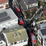 　２人が男に刺される事件があった東京都杉並区の現場付近＝１５日午前１１時５６分（共同通信社ヘリから）