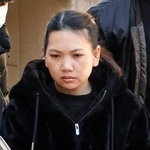 　警視庁本富士署に入るプンシリパンヤー・パカポーン容疑者＝１４日