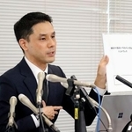 　神奈川県庁で記者会見する、横浜市の久保田淳人事部長＝１５日午後