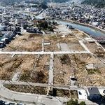 　石川県輪島市の朝市通り周辺＝２０２５年１１月（ドローンから）